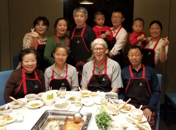A wonderful family lunch at a fantastic hot-pot restaurant call "From the Bottom of the Sea". Backrow: Duan Duan (Nanqi's niece), Little Cloud (Nanqi's sister, Duan Duan's mom), HaiNing (Cloud's husband), Duan Duan's son, Dui (Duan Duan's husband), Dui's sister with her son. Front row: Nanqi's mom, Nanqi, Steve, and Dui's father.