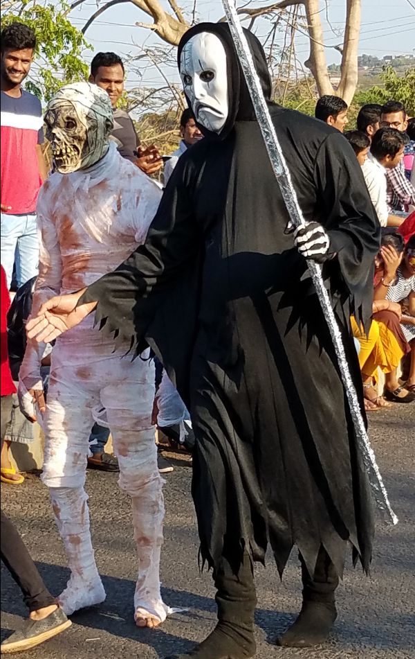 It was 90 degrees with high humidity, but people still go all out with costumes.  getting into costume