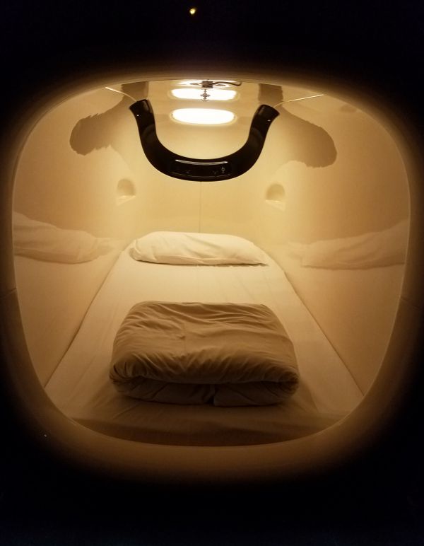 9 hours hotel capsule