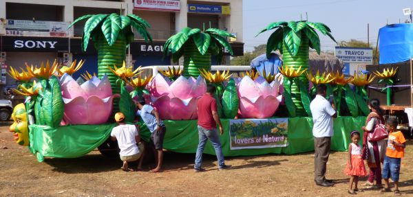 Several of these floats really remind me of Art Cars at Burning Man