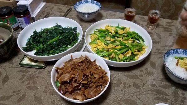 Home cooked meal at Zhou Jing's House. So nice.